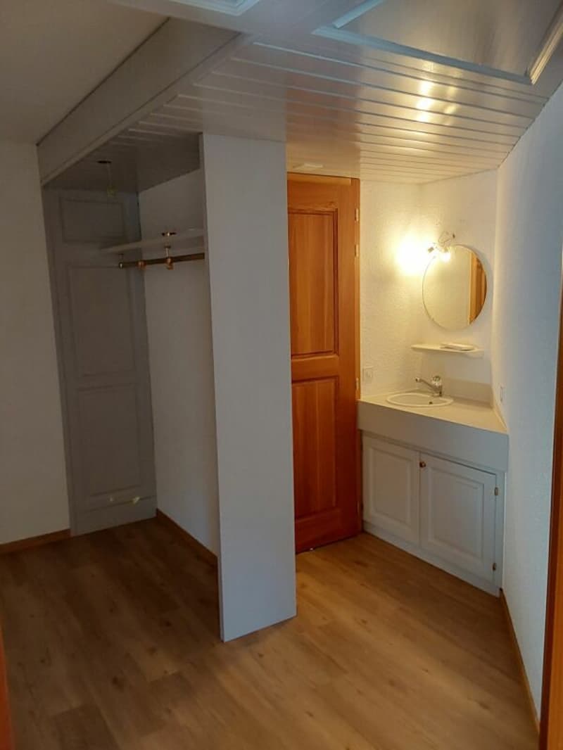 Bureau (7)