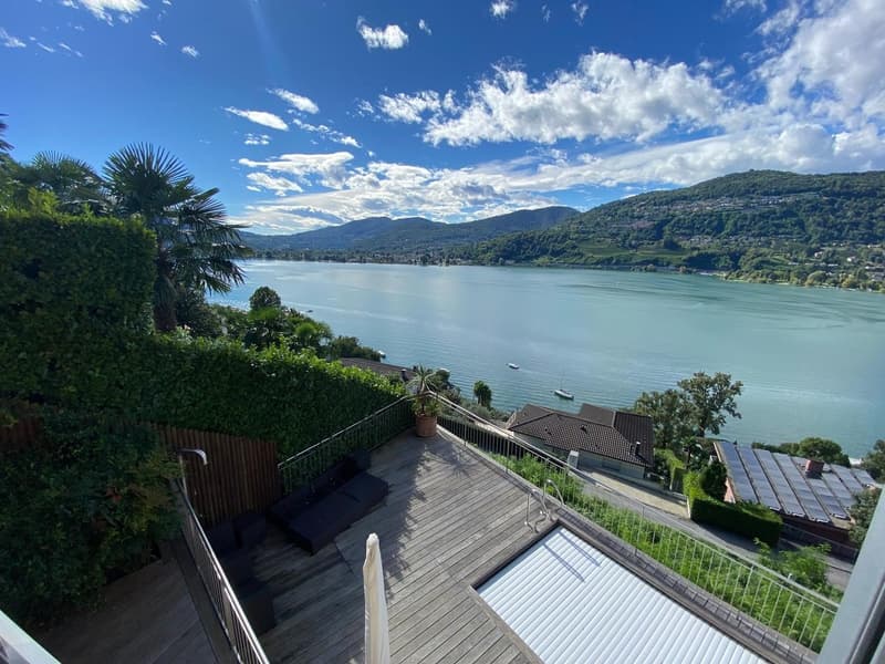 Lofty modern home with breathtaking lake views (11)