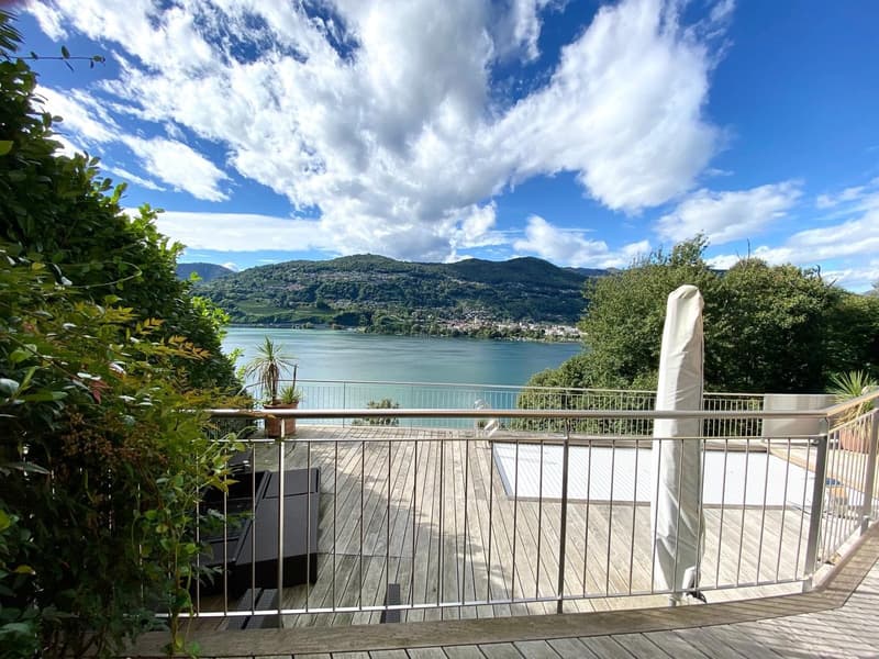 Lofty modern home with breathtaking lake views (12)