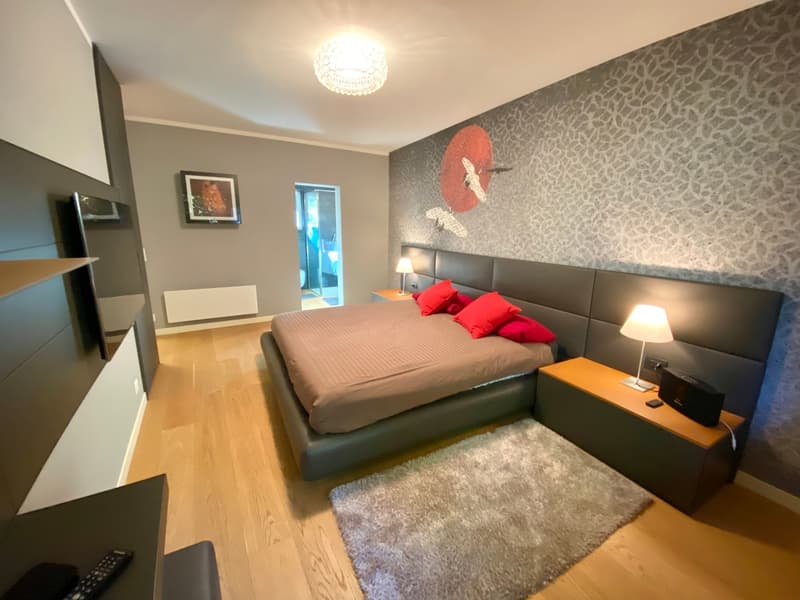 Stylish villa with private Spa & pool overlooking the lake (8)