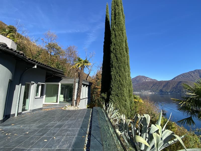 Stylish villa with private Spa & pool overlooking the lake (16)