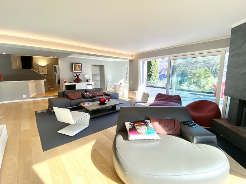 Stylish villa with private Spa & pool overlooking the lake (4)