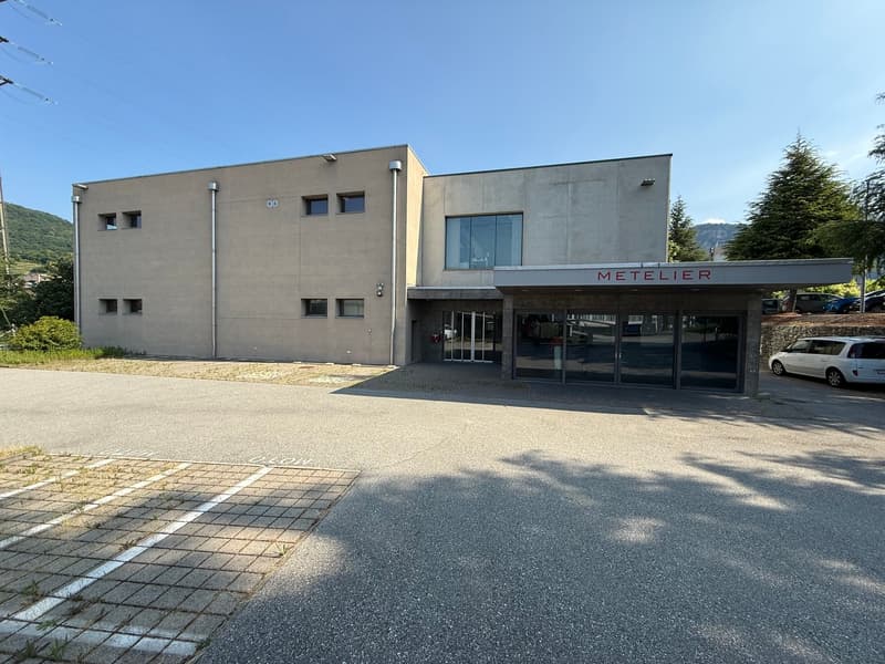 Mendrisio affittiamo ampio stabile commerciale/artigianale con ristorante (13)