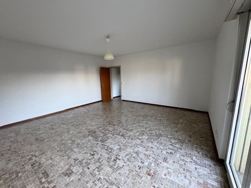 Chiasso -  affittasi 1.5 al sesto piano (2)