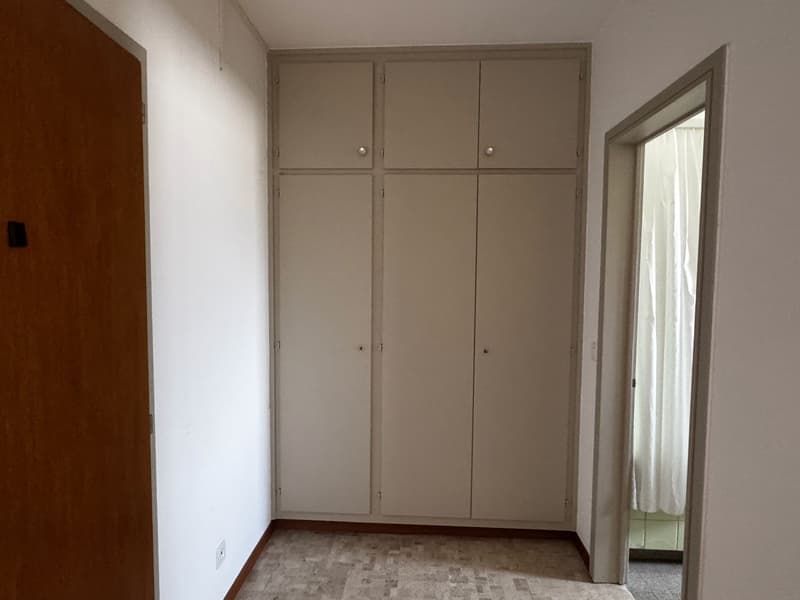 Chiasso - affittasi 1.5 al sesto piano (2)