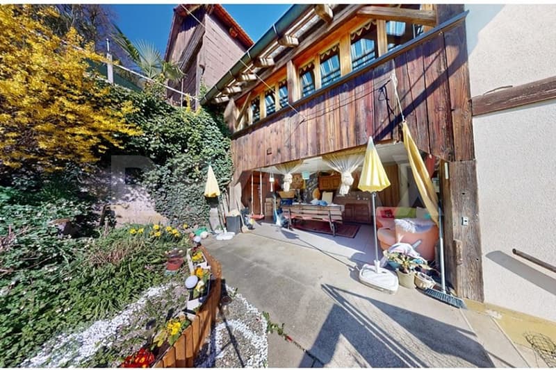 Charmantes Bauernhaus mit zwei Wohnungen, grossem Umschwung und vielseitigem Potenzial (13)
