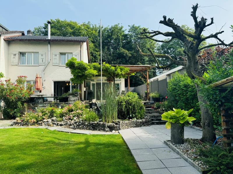 GROSSEN IMMOBILIEN - Ruhig gelegenes Reiheneckhaus mit idyllischem Garten