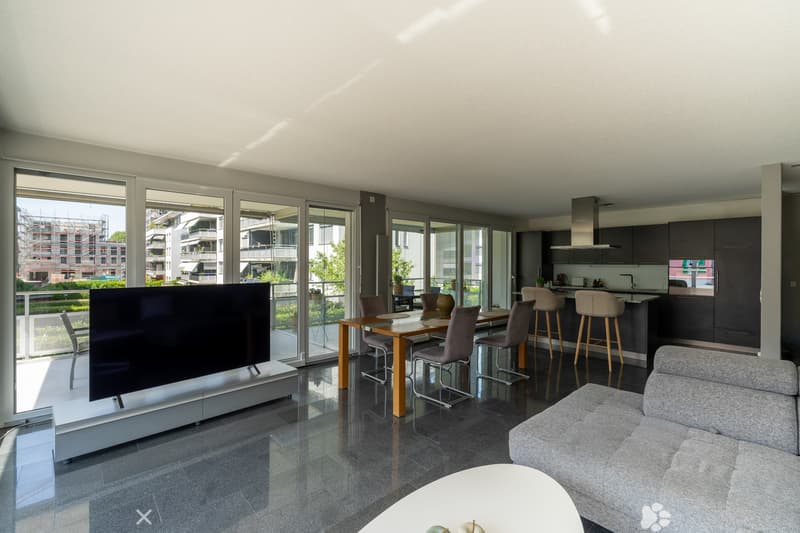 Wohnen mit Komfort: Geräumige 5.5-Zimmer-Wohnung in Biel! (2)
