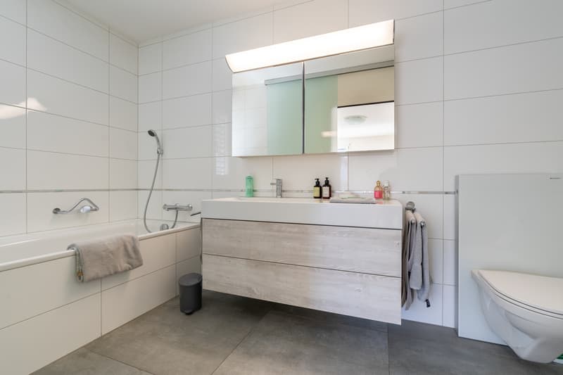 Wohnen mit Komfort: Geräumige 5.5-Zimmer-Wohnung in Biel! (9)