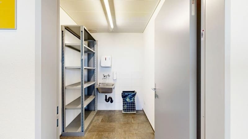 904 m2 d'espace commercial/bureaux (12)