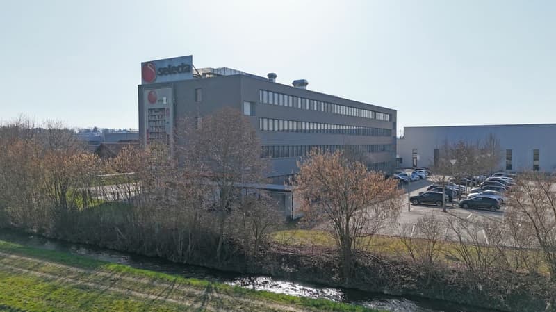 904 m2 d'espace commercial/bureaux (2)