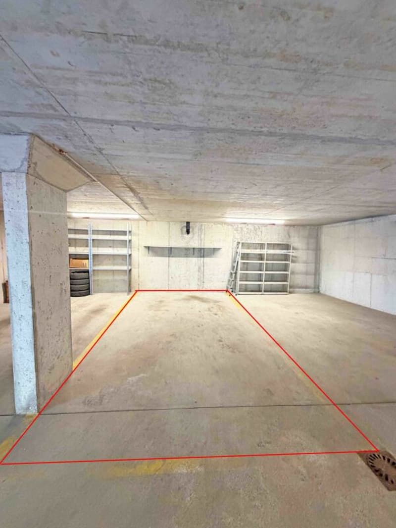 Einstellhallenplatz an der Alpenstrasse (5)