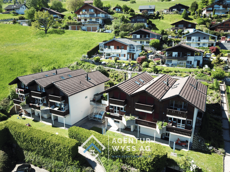 Agentur Wyss AG: Schönes 4.5 Zi. REFH in Faulensee mit Seesicht (2)