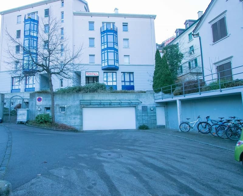 Tiefgarageneinfahrt