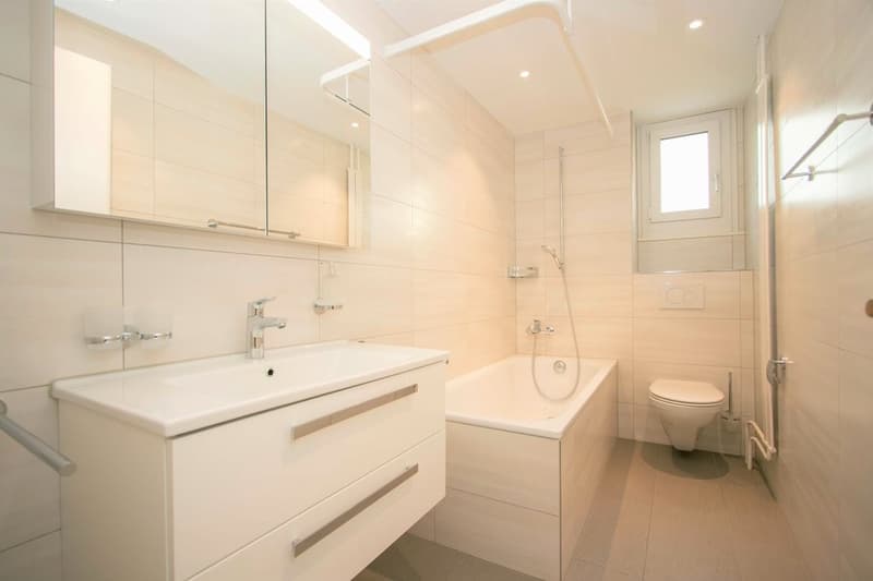 Nasszelle mit Badewanne / WC
