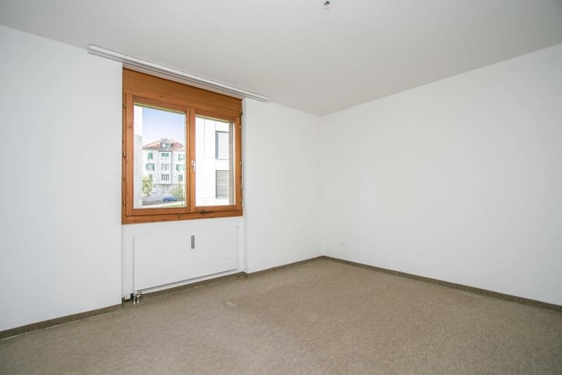 grosszügiges Zimmer (Boden wird erneuert)