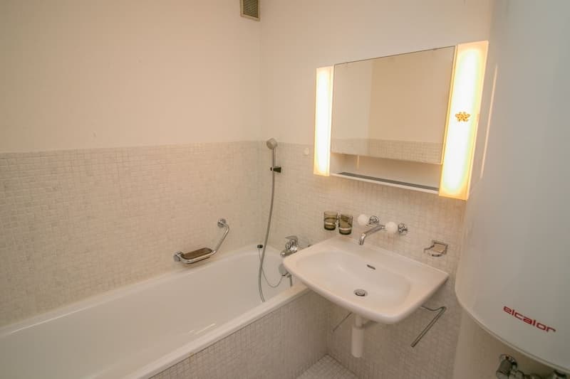Badezimmer mit Badewanne