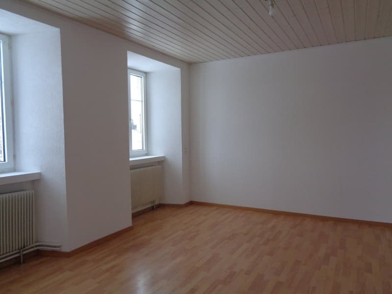 empty room, wooden floor, white walls, radiator, window