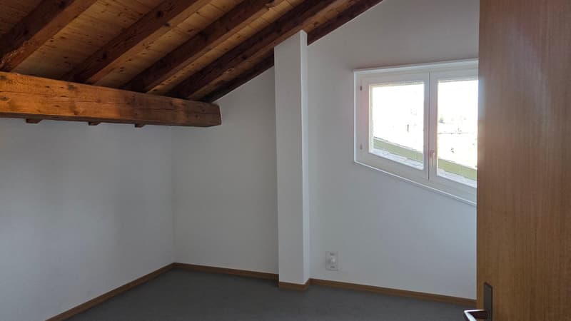 Logement en duplex situé entre le centre-ville et la gare CFF (12)