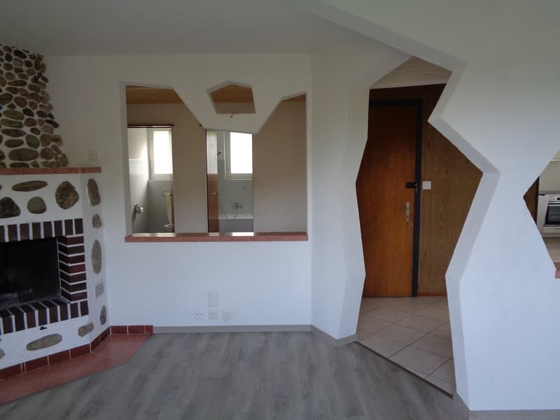 Appartement de 4.5 pièces sur les hauts du village avec balcon. (7)