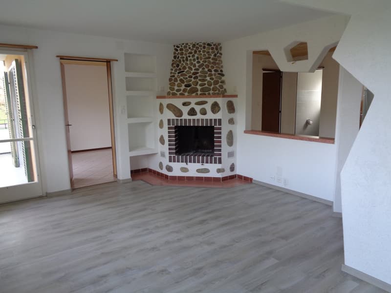 Appartement de 4.5 pièces sur les hauts du village avec balcon. (5)
