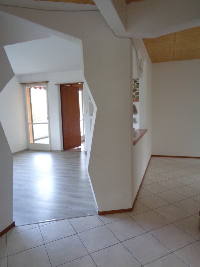 Appartement de 4.5 pièces sur les hauts du village avec balcon. (4)