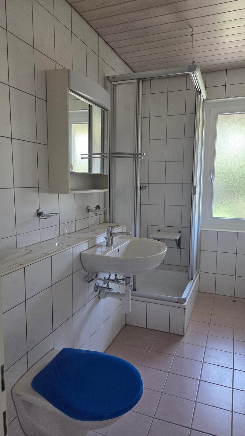 Appartement situé dans un petit immeuble de 3 étages. (7)
