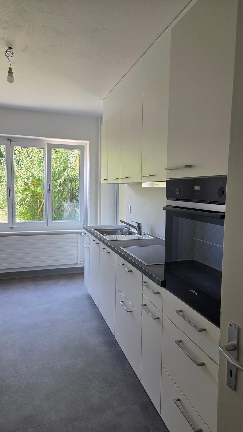 Appartement situé dans un petit immeuble de 3 étages. (2)