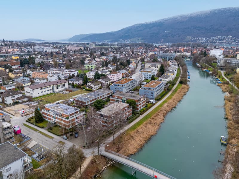 Grosszügige und lichtdurchflutete 4½ Zimmer Eigentumswohnung im 1. OG an ruhiger und sonniger Lage