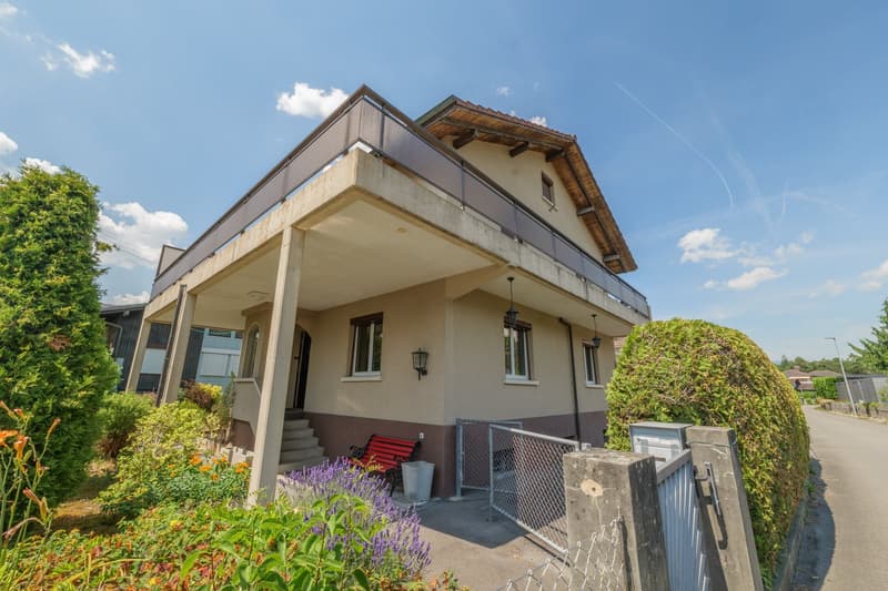 Charmantes 5-Zimmer-Einfamilienhaus in Studen – sofort verfügbar (1)
