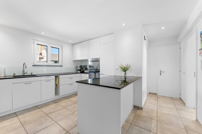 Freistehendes 7½-Zimmer-Einfamilienhaus mit viel Platz im Dorfkern von Busswil (5)