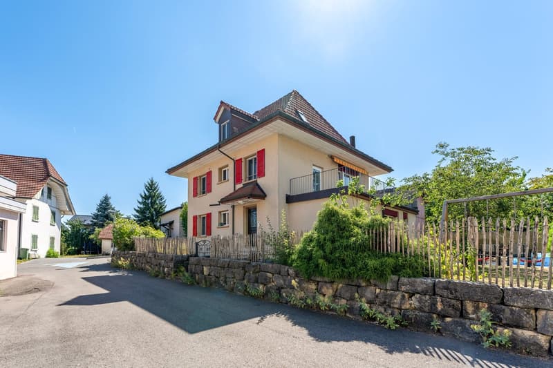 Freistehendes 7½-Zimmer-Einfamilienhaus mit viel Platz im Dorfkern von Busswil (2)