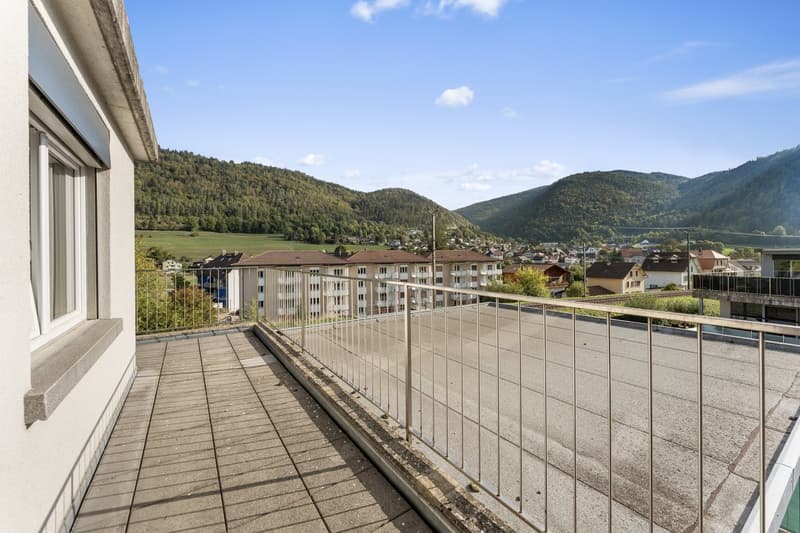 Attique 3,5 pièces, terrasse 29 m², vue Jura | 3.5-Zi.-Attika mit Terrasse (4)