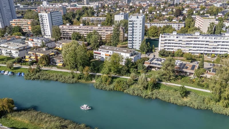Attika mit 93 m² Terrasse an der Zihl | Attique avec terrasse de 93 m² (25)
