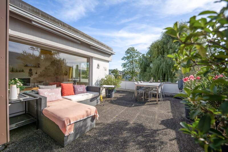 Attika mit 93 m² Terrasse an der Zihl | Attique avec terrasse de 93 m² (1)