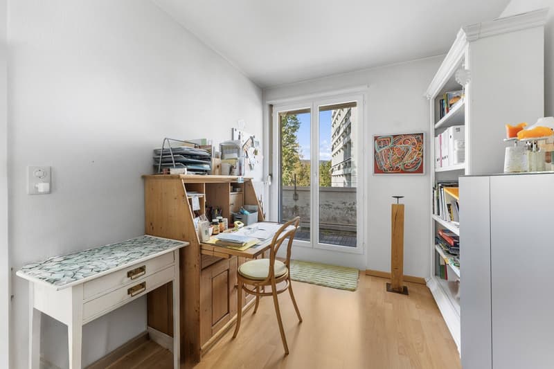 Attika mit 93 m² Terrasse an der Zihl | Attique avec terrasse de 93 m² (16)