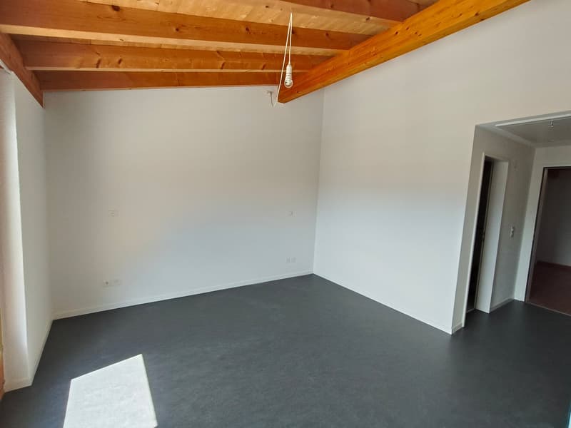 Einmalige Gelegenheit - Geräumige 7.5-Zimmer-Attikawohnung mit Panoramablick in Spiez (8)