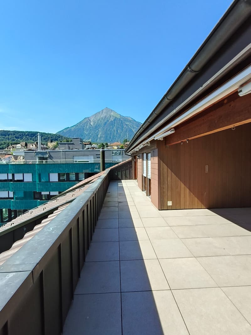 Einmalige Gelegenheit - Geräumige 7.5-Zimmer-Attikawohnung mit Panoramablick in Spiez (28)