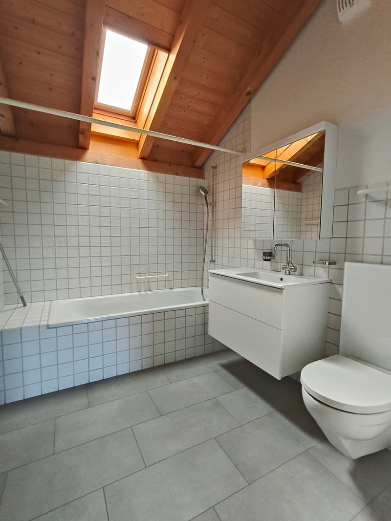 Einmalige Gelegenheit - Geräumige 7.5-Zimmer-Attikawohnung mit Panoramablick in Spiez (14)