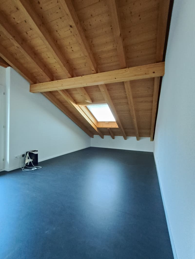 Einmalige Gelegenheit - Geräumige 7.5-Zimmer-Attikawohnung mit Panoramablick in Spiez (12)