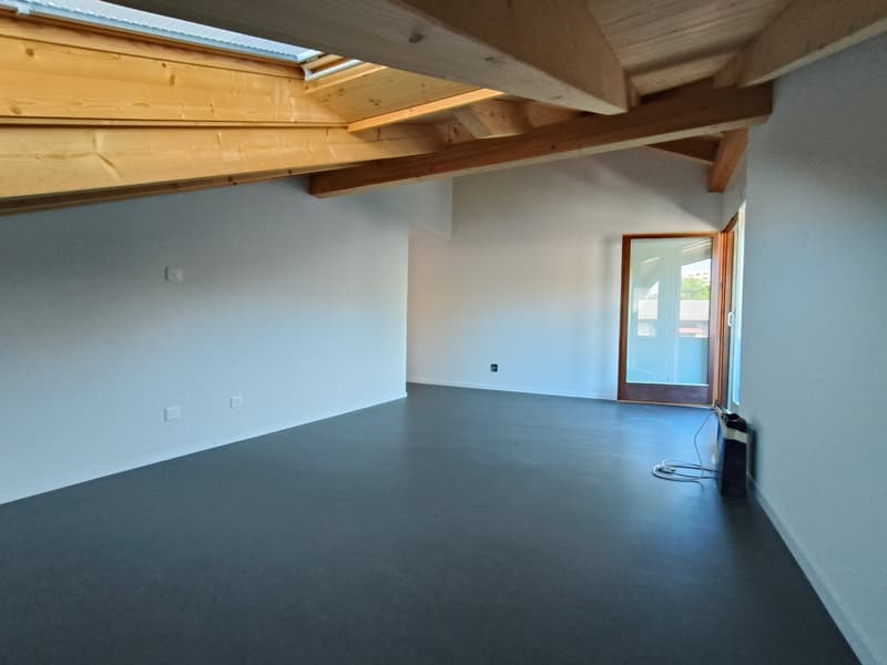 Einmalige Gelegenheit - Geräumige 7.5-Zimmer-Attikawohnung mit Panoramablick in Spiez (11)