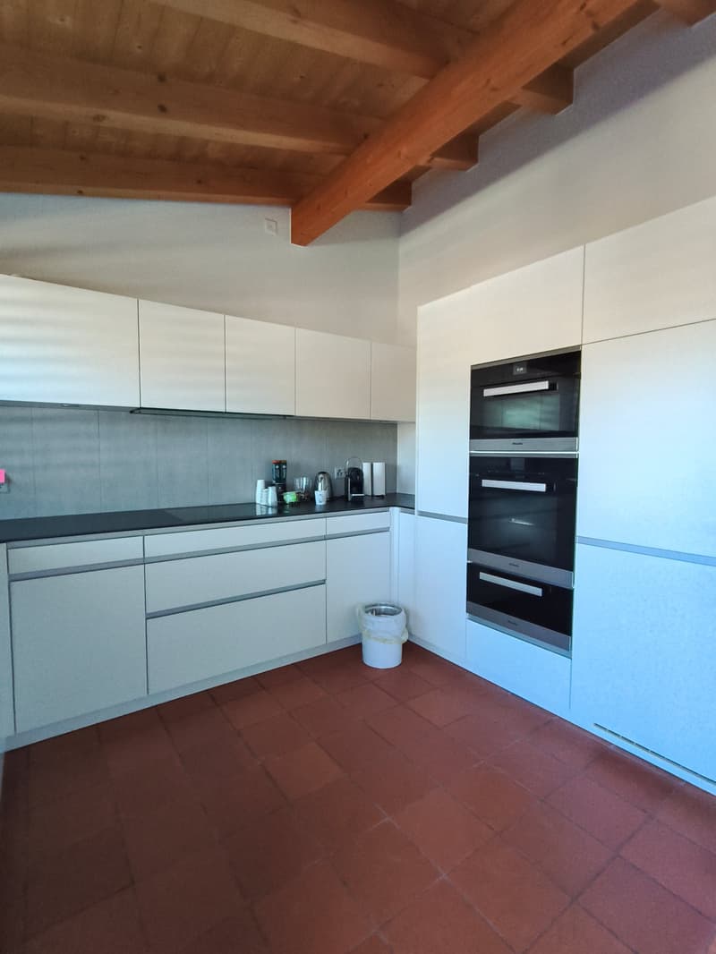 Einmalige Gelegenheit - Geräumige 7.5-Zimmer-Attikawohnung mit Panoramablick in Spiez (3)
