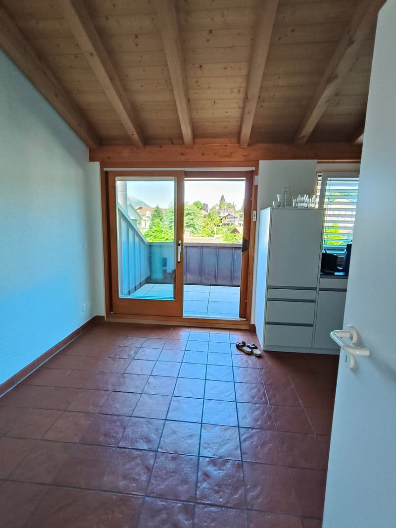 Einmalige Gelegenheit - Geräumige 7.5-Zimmer-Attikawohnung mit Panoramablick in Spiez (4)
