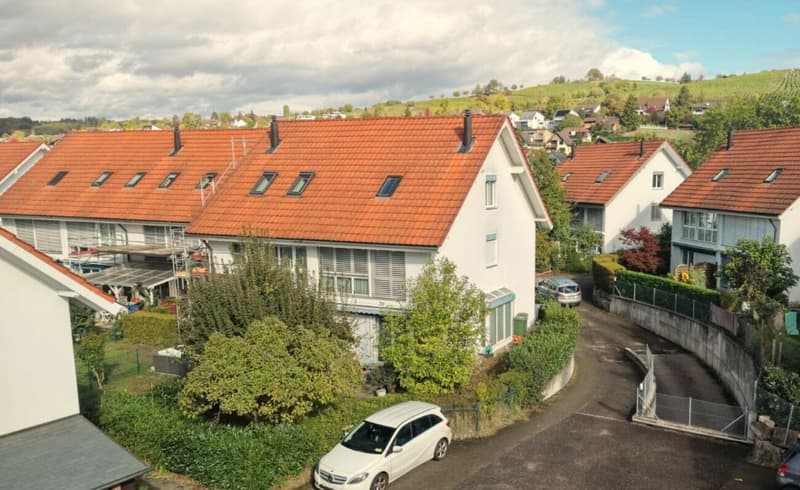 Familienfreundliches Reiheneckhaus in Magden (1)