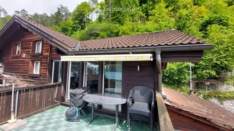 Charmante 3.5-Zimmer-Altbauwohnung mit traumhaftem Seeblick in Brienz (3)