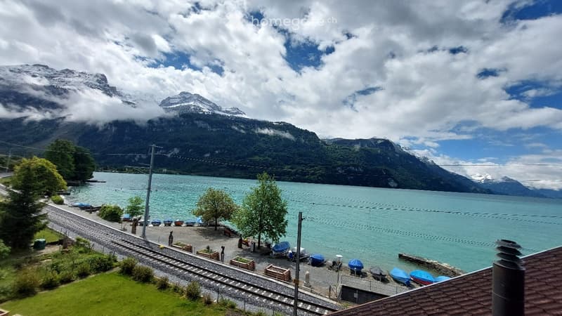 Charmante 3.5-Zimmer-Altbauwohnung mit traumhaftem Seeblick in Brienz (2)