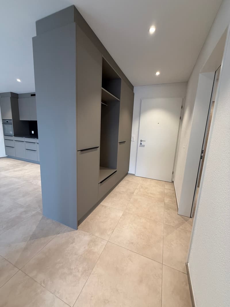 2.5 Zimmer 2 OG Wohnung mit 25 m Loggia (3)