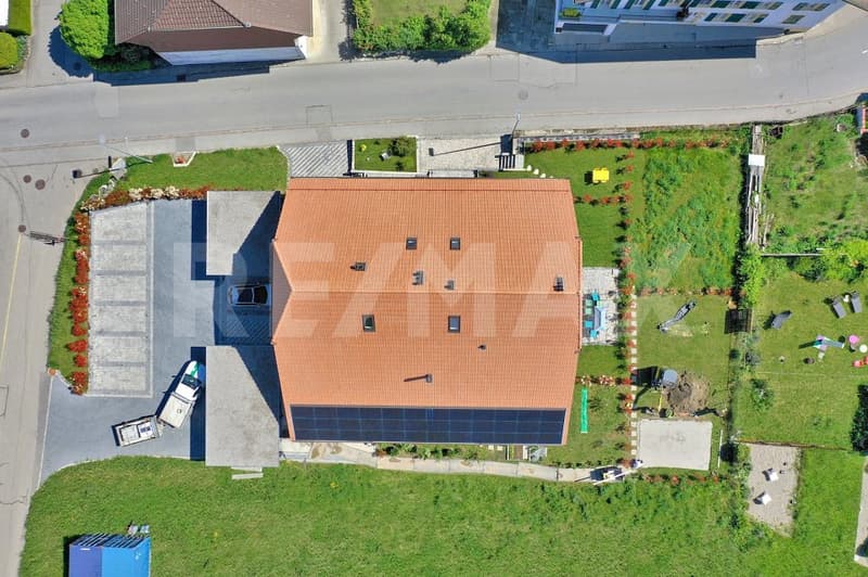 Accès privatif par ascenseur; Dernier étage; 4.5p 135 m²; Jardin 103 m² à Vallamand (1)