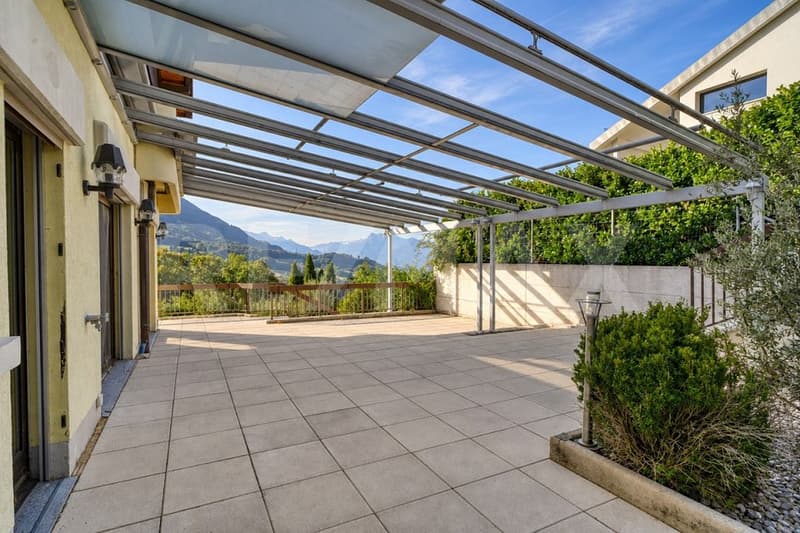 Vue lac, piscine intérieure et 335 m² : villa 6 chambres + studio aux Monts-de-Corsier (10)