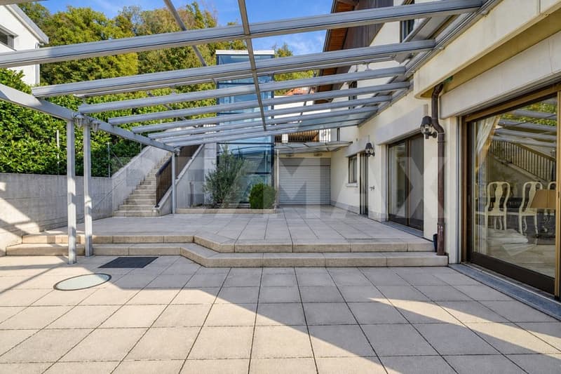 Vue lac, piscine intérieure et 335 m² : villa 6 chambres + studio aux Monts-de-Corsier (11)